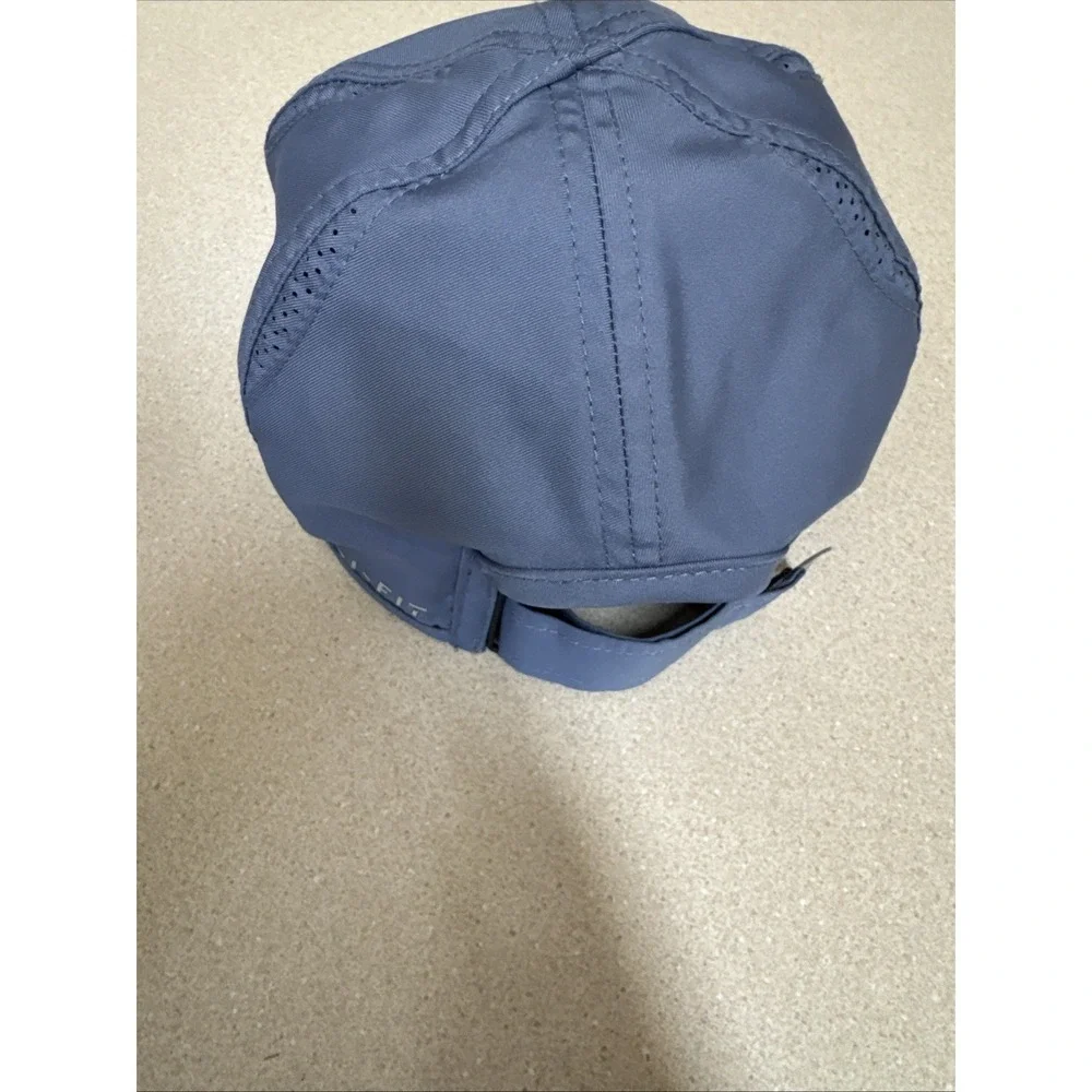 Nike Dri FIT Unstructured Featherlight Cap Ball Golf Hat Light Blue Strap Back